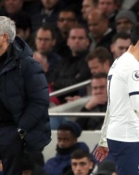  狼队铁卫红牌送点葬送整场比赛  