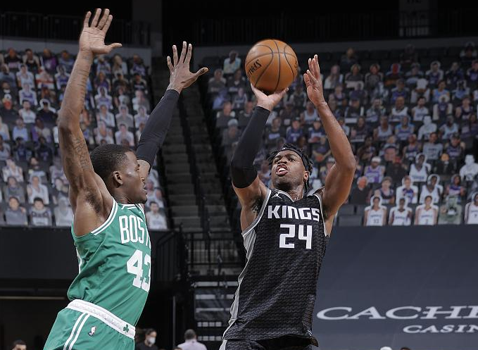  福克斯极速突破撕裂防线，国王客场爆冷击败掘金止颓势